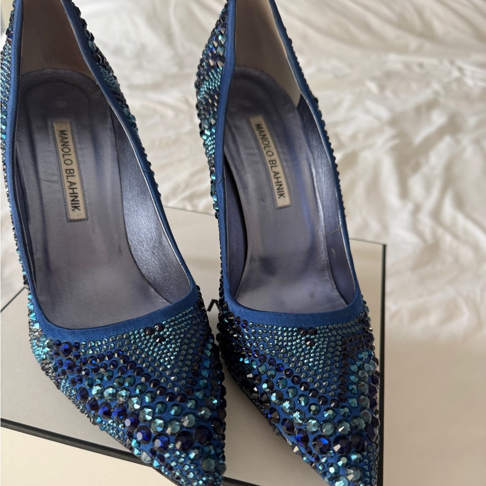 Gently Used Manolo Blahnik BB blue Satin Swarovski Embellished Crystal Pumps 9.5